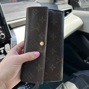 Authentic Louis Vuitton Wallet GREAT CONDITION